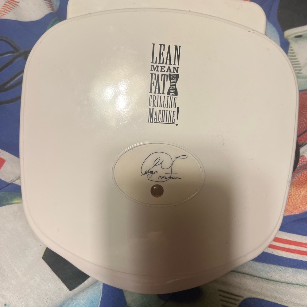 Compact White Grilling Machine